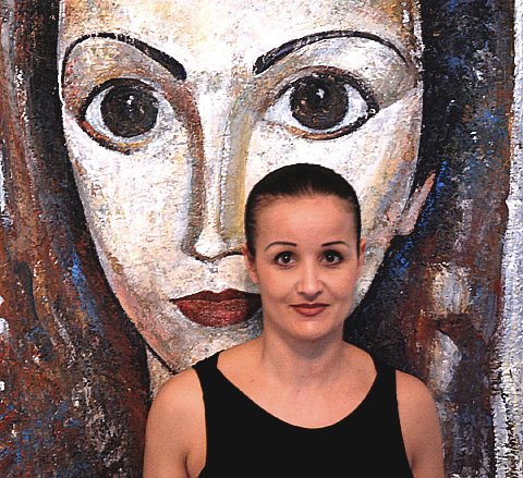 Milena Penkowa (her fotograferet i sit hjem i forbindelse med et interview for år tilbage) beskylder på Facebook Københavns Universitet for chikane, magtmisbrug og magtarrogance.