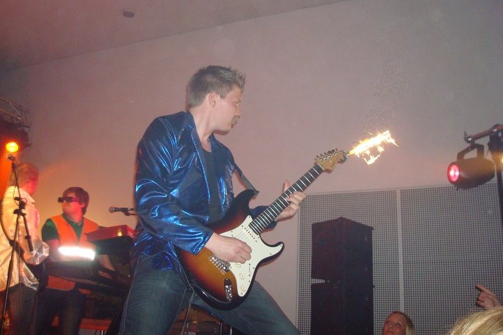 Fredagsslik (in English, 'Friday sweeties'... ed.) won the 2010 edition of the bands competition at Life Sciences