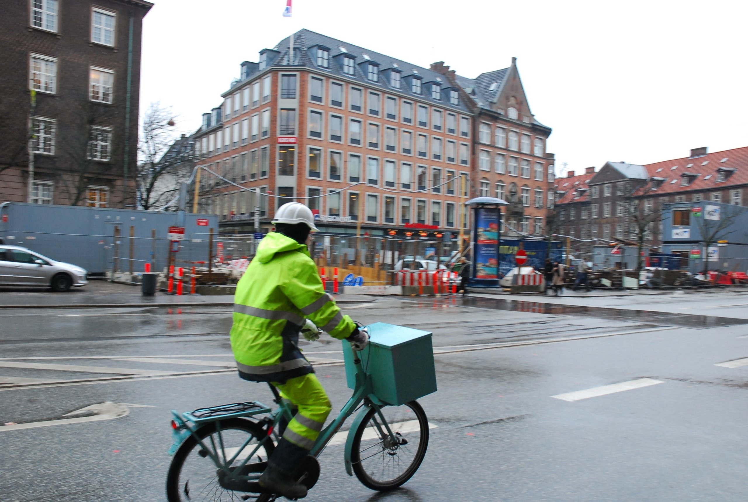 Danes use bikes at construction sites too