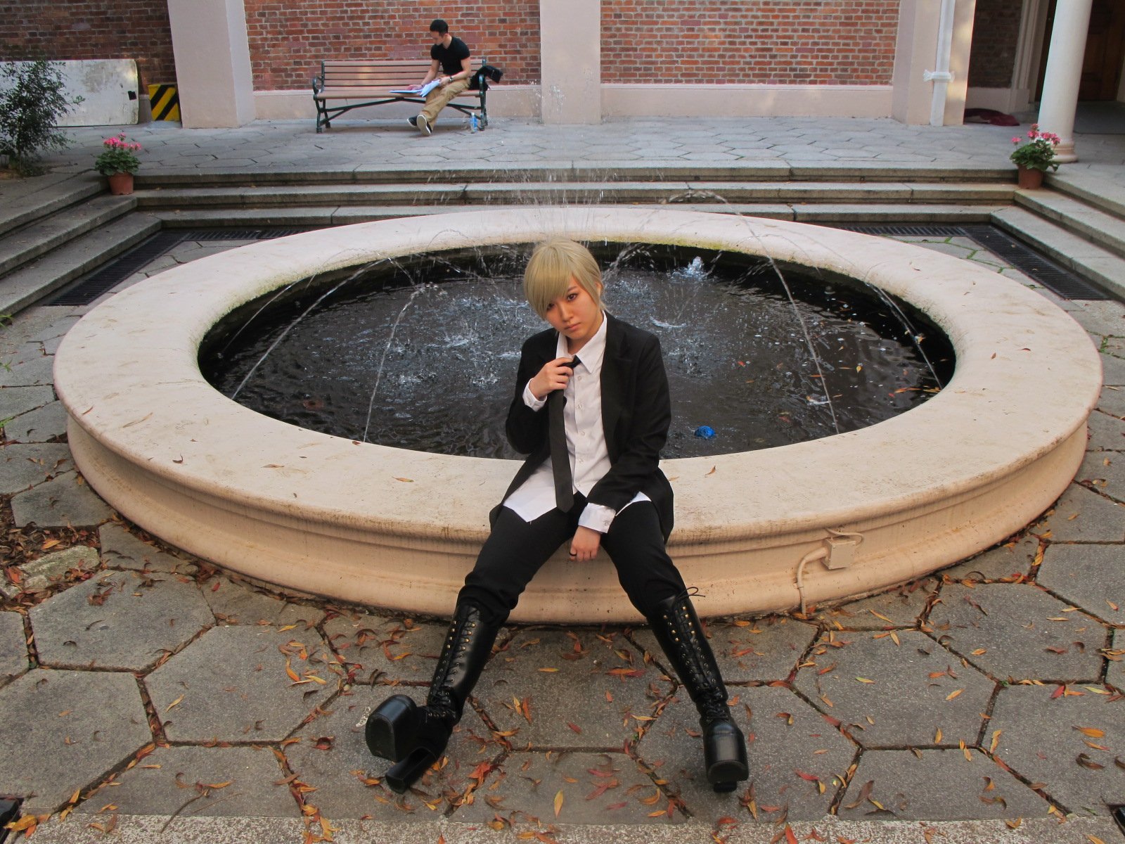 (Hong Kong) Joanne fantasizes about becoming a character in an animation movie. She's part of the »cosplay« (short for costume play) movement, originating in Japan.