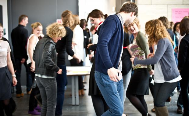 MESSE - Til den studenterdrevne proces- og faciliteringsmesse på KUA var pølsemanden ekspert, erhvervslivet blev budt op til dans, og en kaospilot og en skuespiller var inviteret ind bag universitetets mure for at kloge sig.