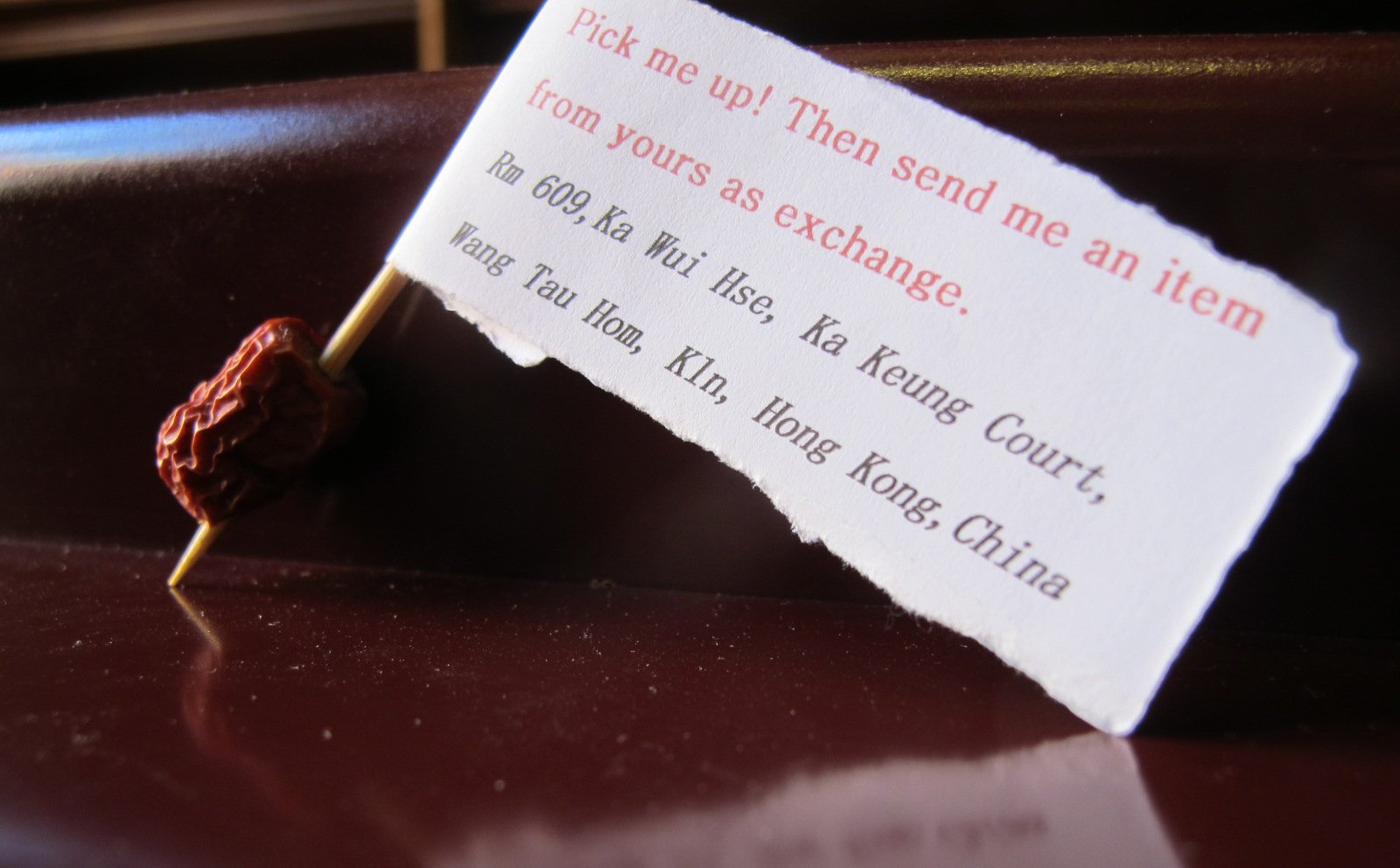 Joephy Wong went by University of Copenhagen's library in Fiolstræde to leave some of her small gifts