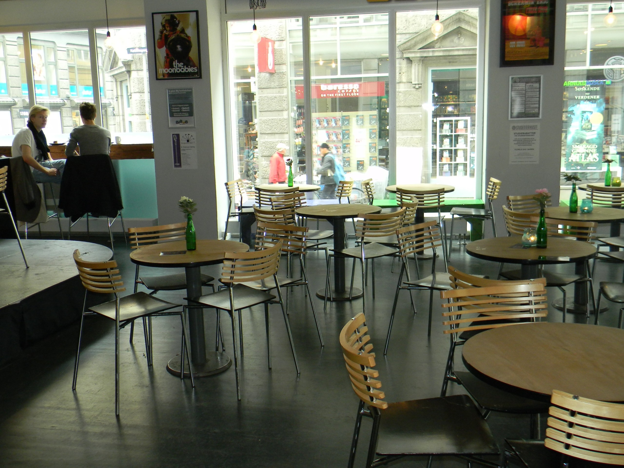 One thing is certain: It is much easier to find a seat in Studenterhuset. Now they want to reel the student customers back