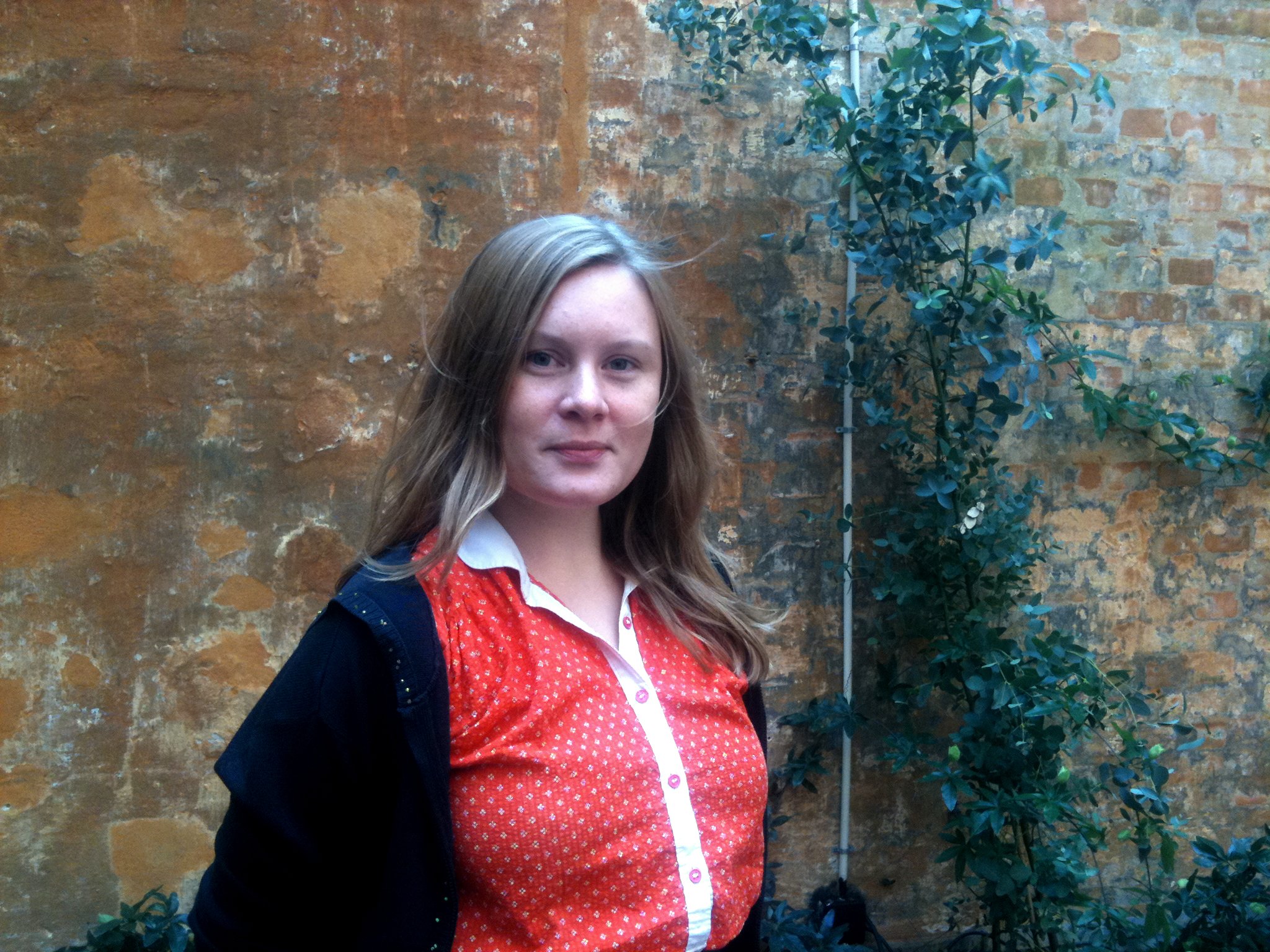 KURRER PÅ TRÅDEN - Ea Busch-Petersen, formand for Studenterrådet, kan ikke forstå, at Det Humanistiske Fakultet ikke har været mere interesseret i at lægge hus til tusindvis af nye studerendes første, hyggelige møde med universitetet.