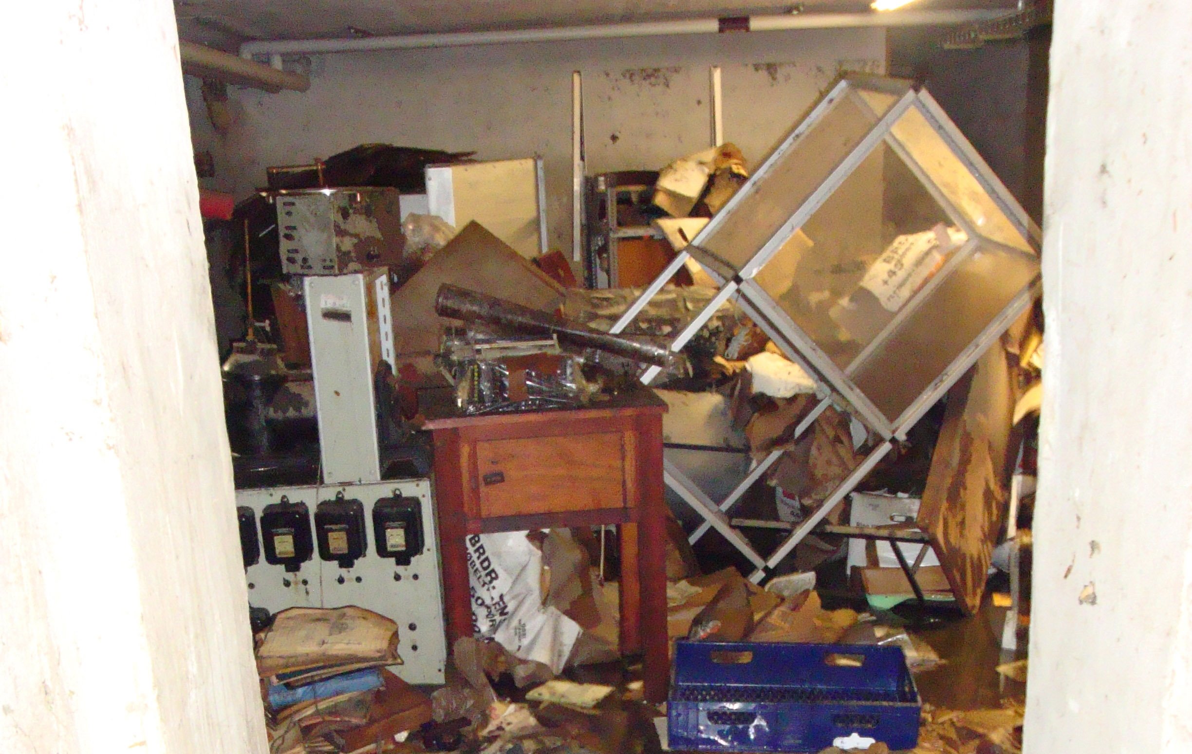 Equipment for experiments at the Department of Psychology, some of it old and in storage for the Medical Museion, destroyed