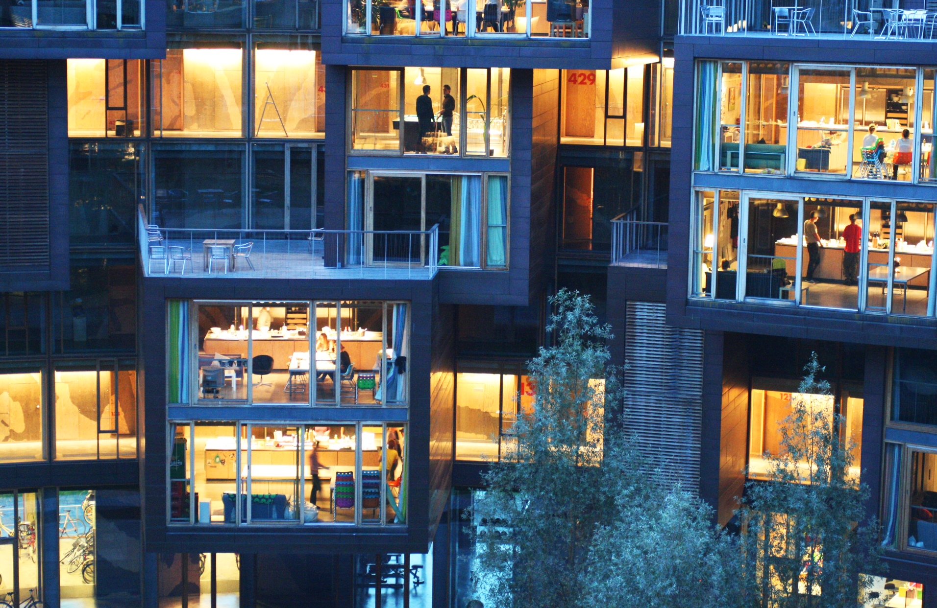 KOLLEGIUM - Et af de senere års få eksempler på boliger til unge, Tietgenkollegiet i København.