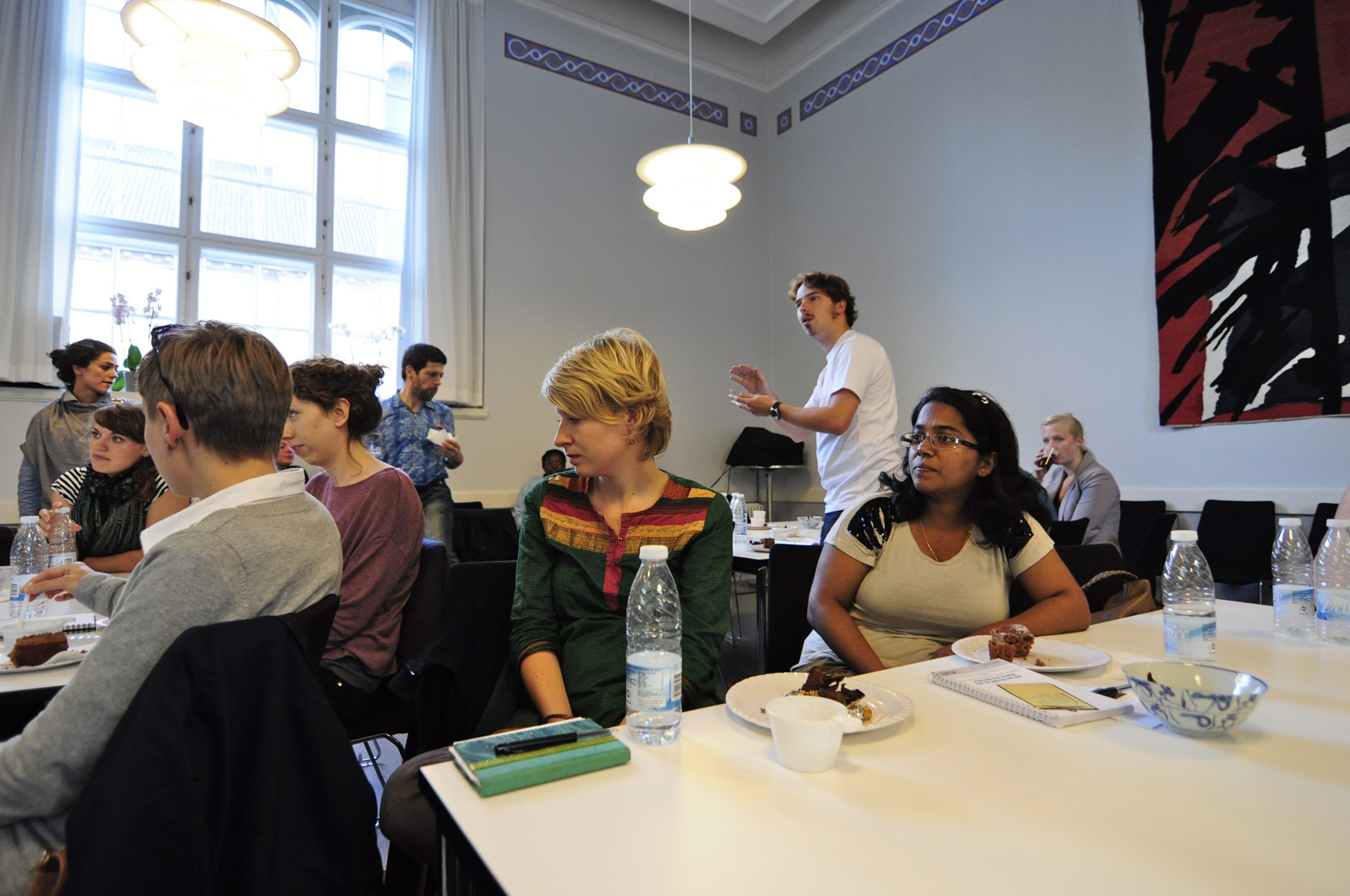 One international student in the audience asks more about what one should expect from a mentor