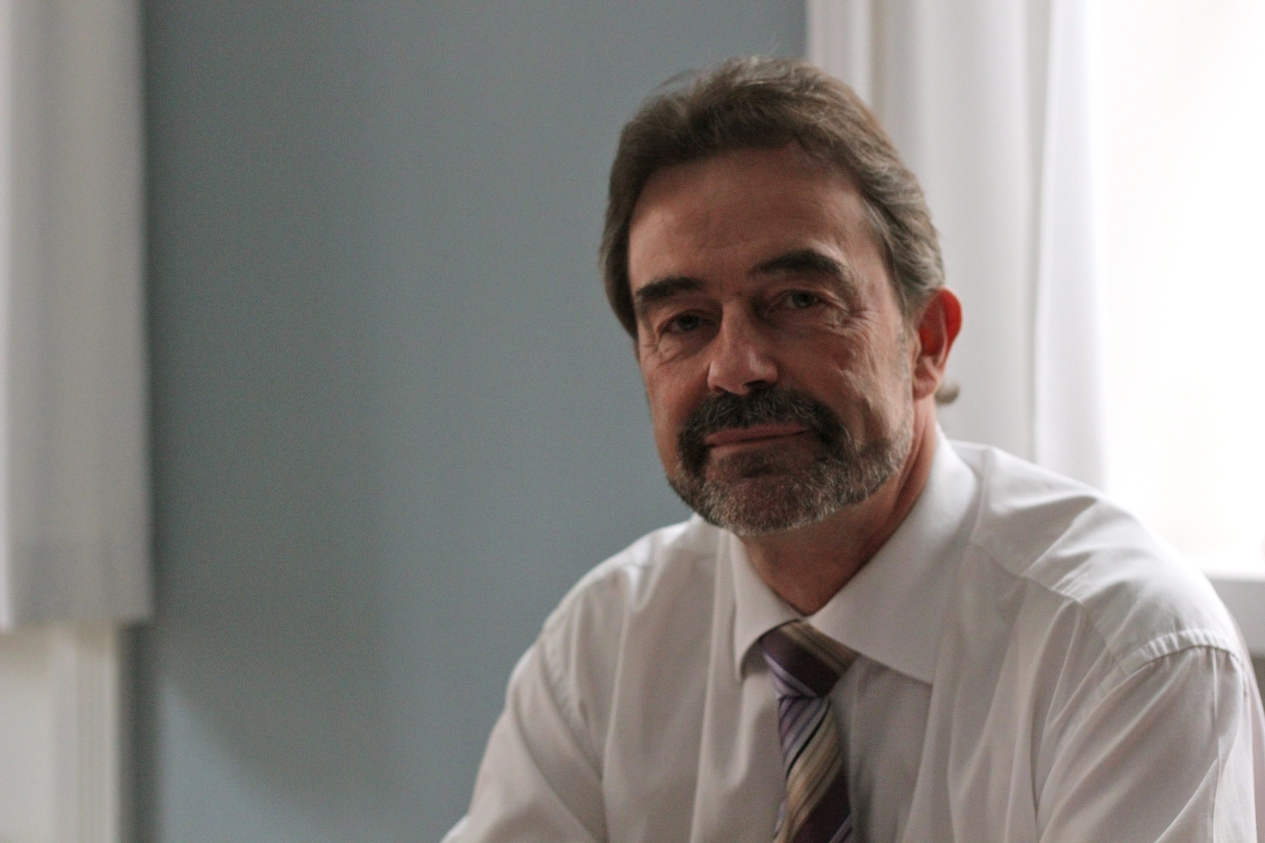 »Vi står allerede midt i en forandringsproces, der går rigtig godt. Det ville være bedre, hvis vi selv kunne få lov til at styre den til ende,« siger universitetsdirektør Jørgen Honoré.