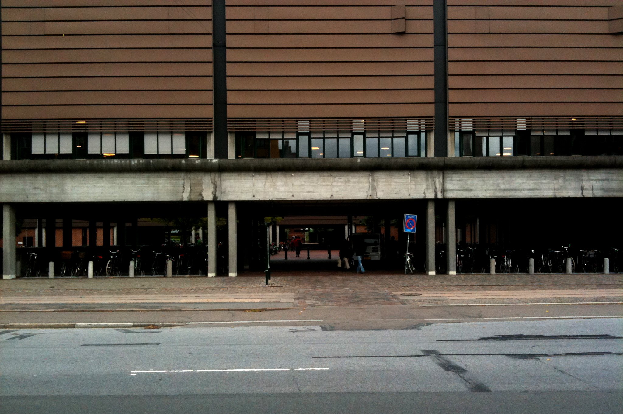 OFFER - Ifølge HK-fællestillidsrepræsentant Ingrid Kryhlmand er det dybt urimeligt, at Sund skal spare på administration, mens budgetterne flyver i vejret.