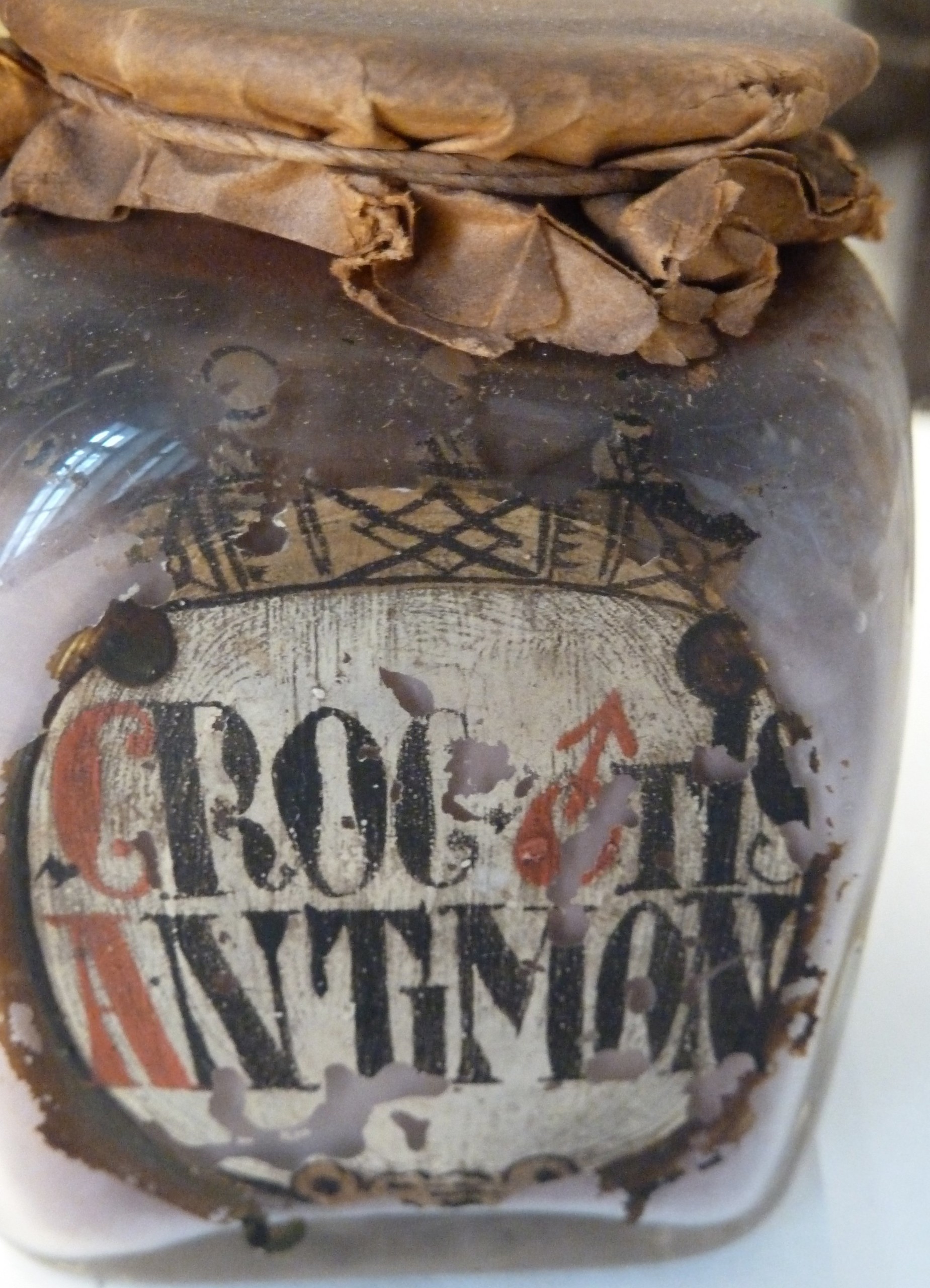 BRÆKMIDDEL - Fra antikken og langt op i 1800-tallet mente man, at sundhed og sygdom var et spørgsmål om balance mellem fire kropsvæsker, så blodet flød og galden løb i helbredelsens tegn.