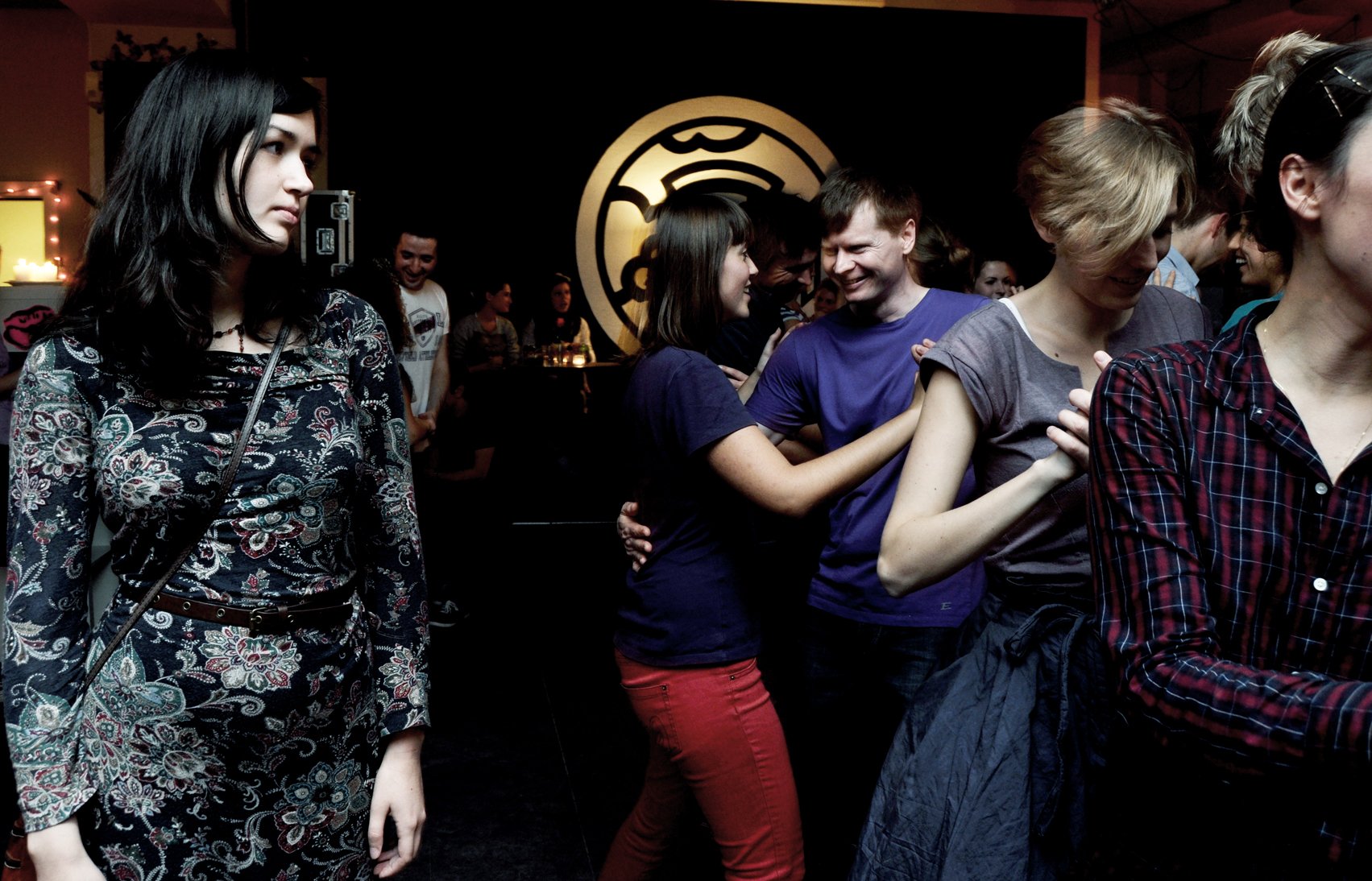 Getting people to step out of their group of friends proved impossible for our reporter. This photo was staged subsequently to the experiment in the same venue