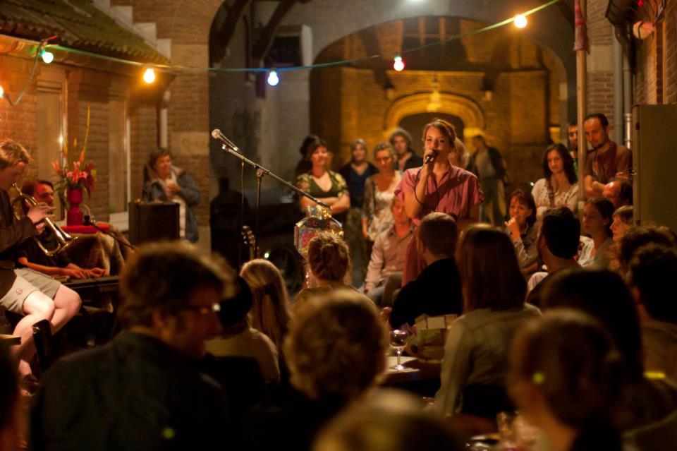 Besides big things, such as the piano and the guitar, Maya&Adrian also play small things, like the melodica and the xylophone