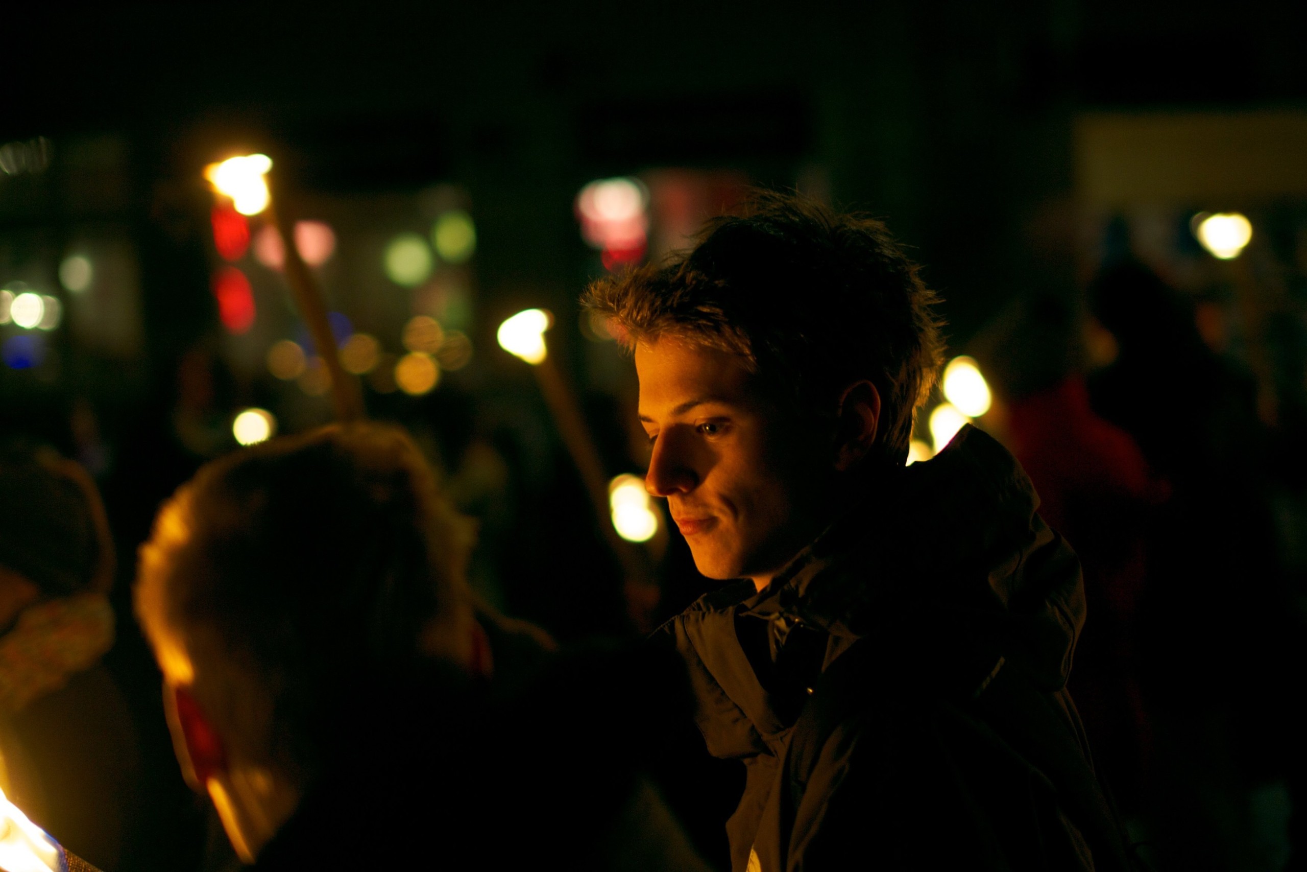 MODERATION - Det er ikke nødvendigt at sammenligne de protesterende studerende med en hob af galsindede landsbyboere på jagt efter et lokalt frankensteinsk monster. Men utilfredse, det var de.
