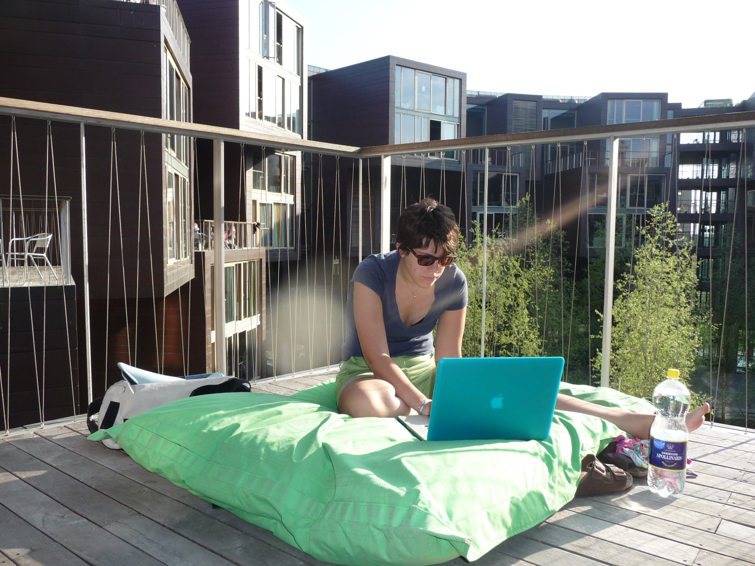 Hannah enjoying a warmer time of year as a student in Denmark. The photo was taken at Tietgen dormitory, located just next to the Faculty of Humanities
