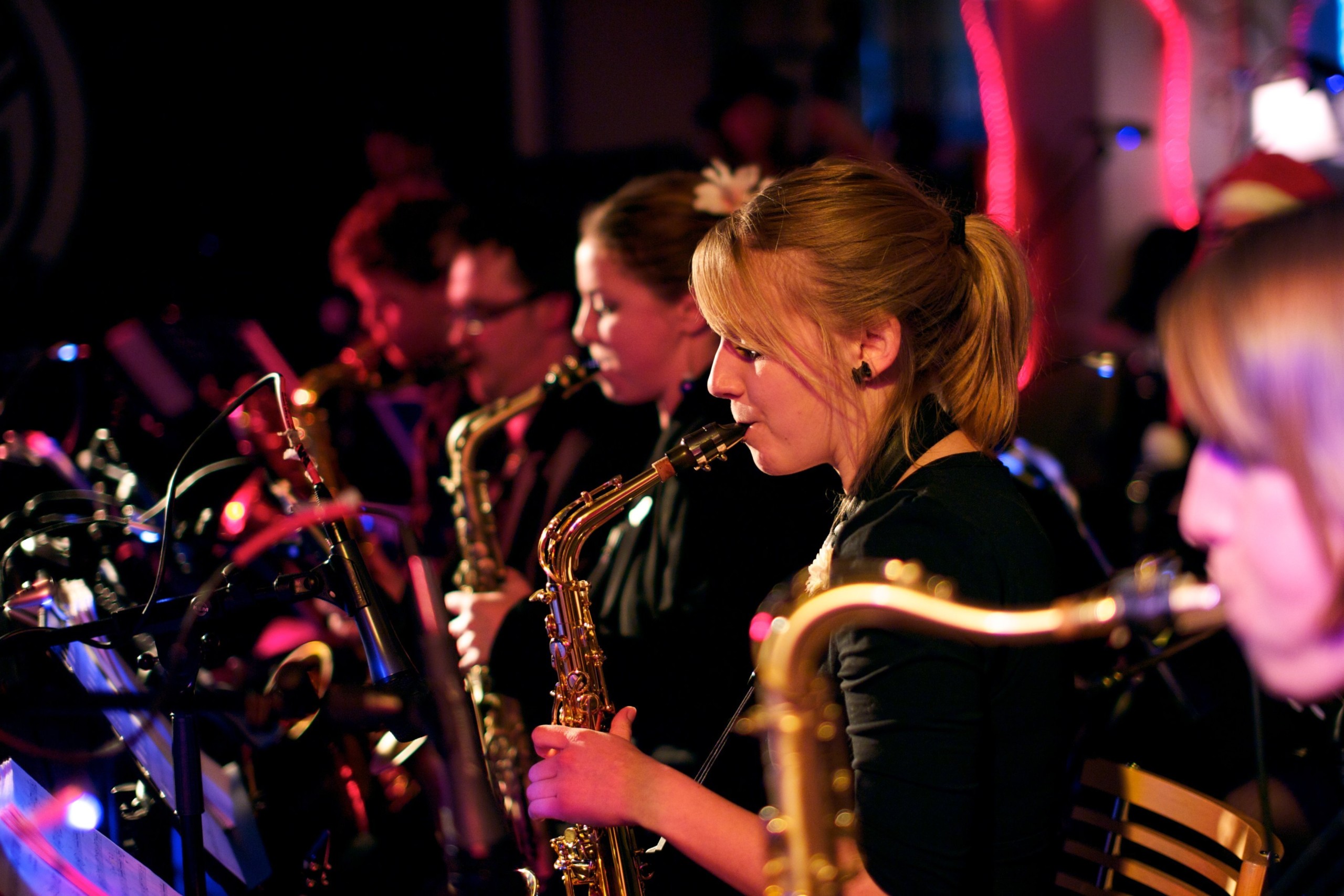 MASSER AF MESSING - Titlen bigband er vel passende, når man stiller op med fem saxofoner, fire trompetister og ti (to per mand) basunkinder?