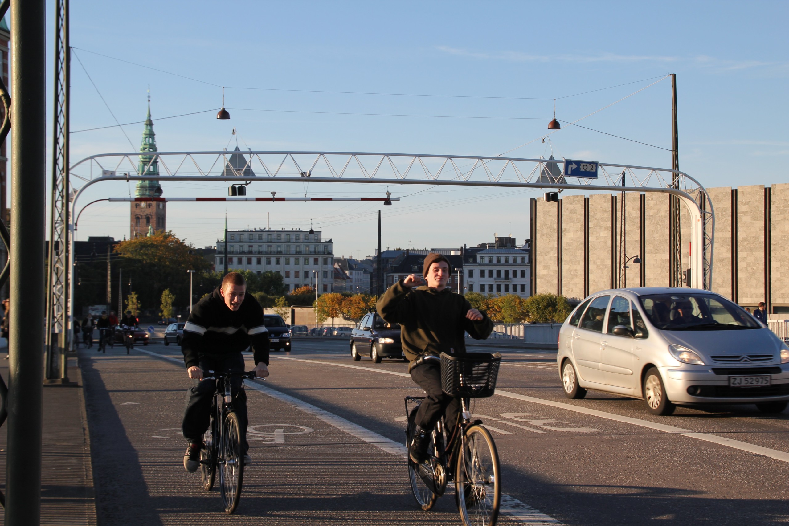 This acrobat of a cyclist might have enjoyed biking around the city with no hands all summer. If he’s caught doing it now, a guilty pleasure like this will cost him DKK 700