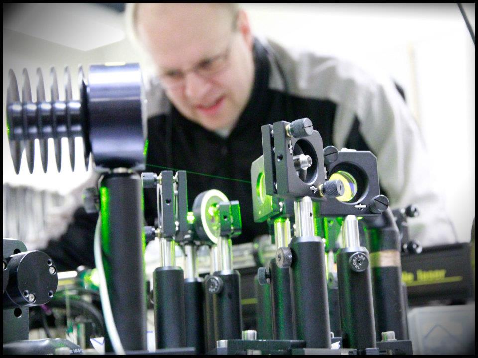 Professor Jan Westenkær Thomsen from the Quantum Optics Laboratory. To use the laser for experiments the frequency needs to be known with a precision of one in a billion. A bit like knowing what the diameter of the Earth is to the precision of the breadth of a hair
