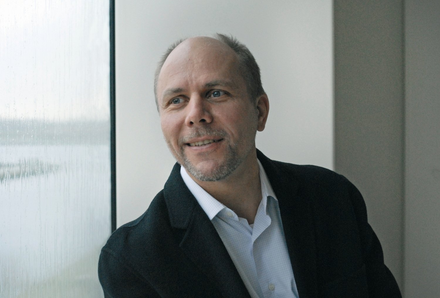 FORNYER - Stig Lennart Andersson, f. 1957, dansk landskabsarkitekt, uddannet på Kunstakademiets Arkitektskole 1981-86; lektor i havekunst smst. 1995-2001. Efter flere ophold i Japan etablerede Andersson i 1994 egen tegnestue, fra 2005 med navnet SLA A/S.