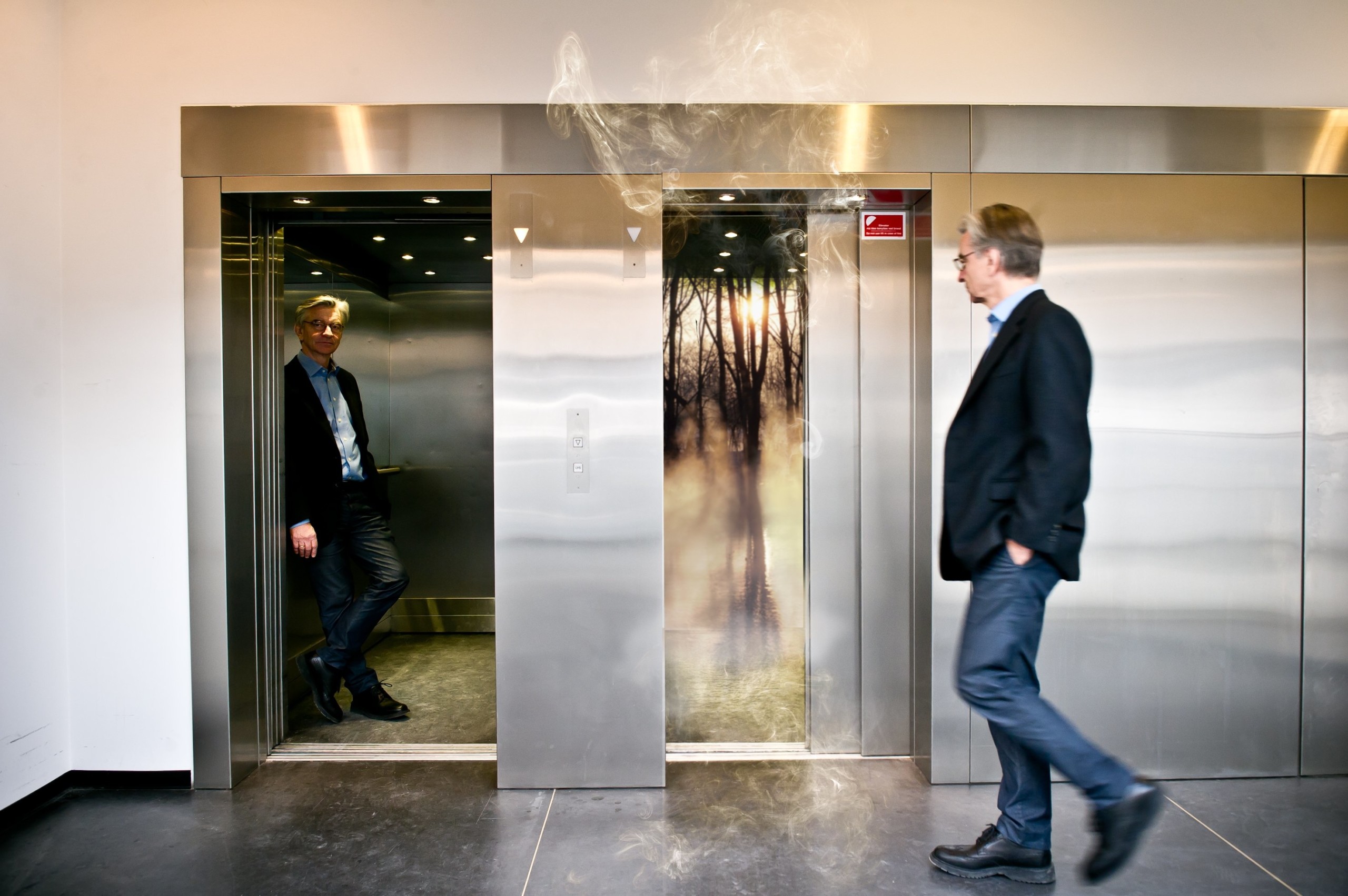 OP OG NED – Hvad er op, og hvad er ned i den samtidslitteratur, der blander sandhed og fiktion på nye, pirrende måder og leger rundt med læserne, som er sultne efter autentiske oplevelser. Litterat Poul Behrendt forsker i forfatterrollen.
