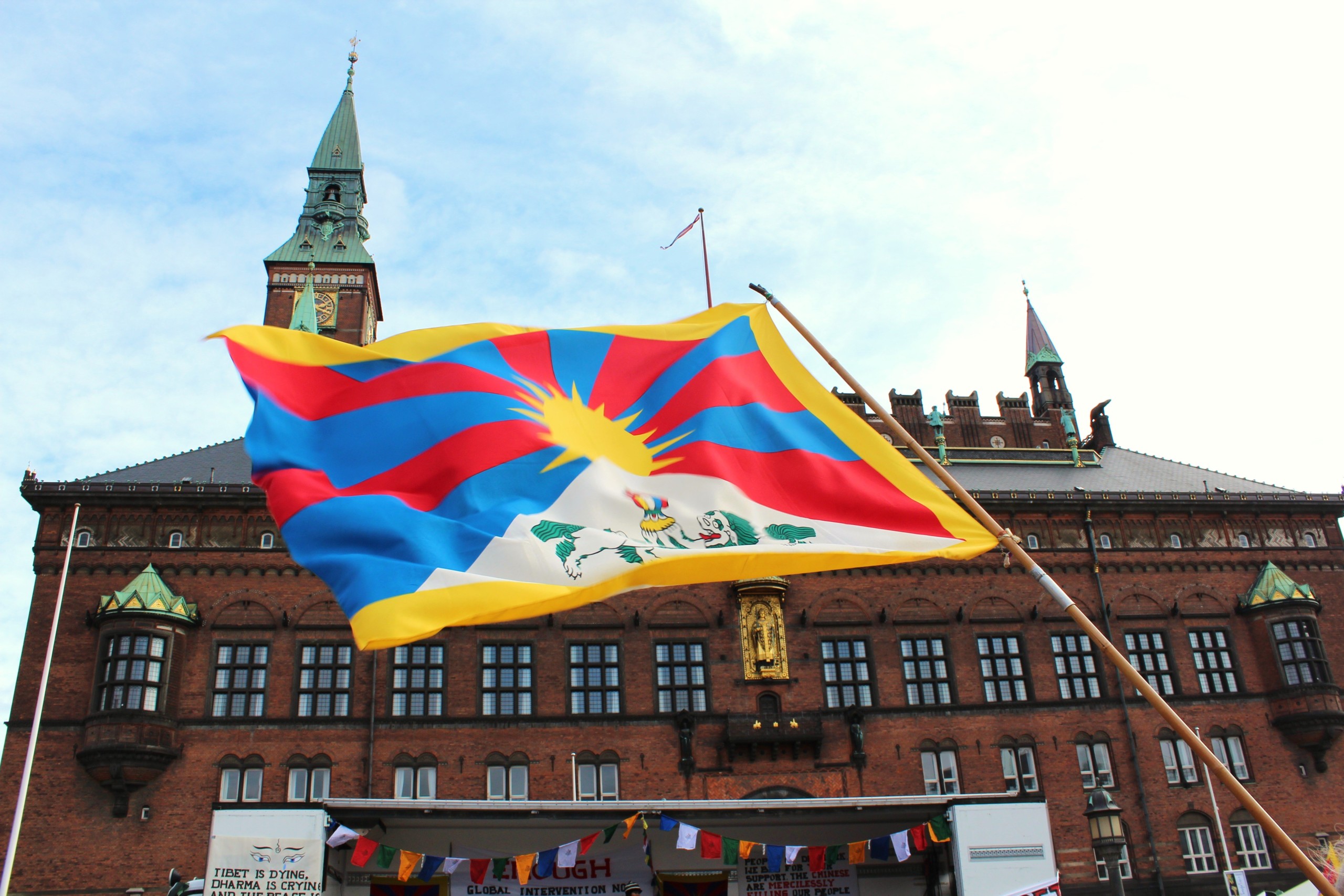 KU & KINA - Bør KU genoverveje sine samarbejdsaftaler med kinesiske universiteter, når Kina igen og igen kritiseres for menneskerettighedsovertrædelser - for eksempel i Tibet?