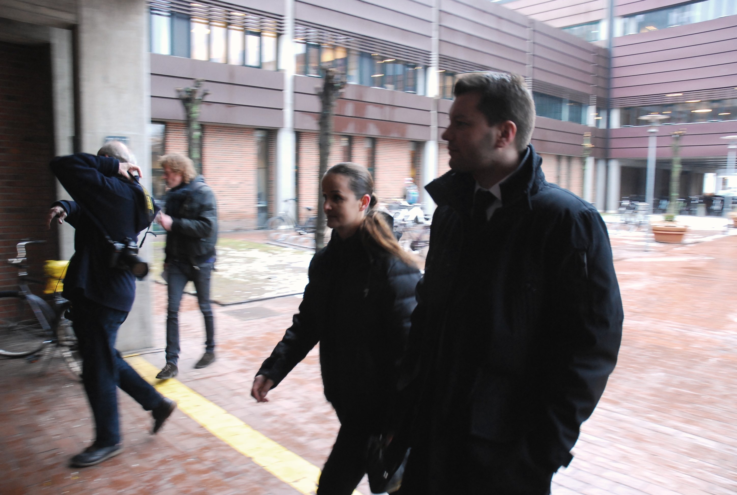 Picture from 2011, when Milena Penkowa, her lawyer and police were present at the faculty opening and registration of her office material. The brain scientist finds it 'grotesque' that a 400 litre chest freezer full of tissue samples has been overlooked for two years