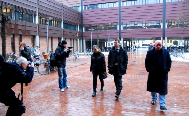 HOVEDPERSON - Milena Penkowa mødte i marts 2011 op på Panum Instituttet i selskab med sin advokat, Kåre Pihlmann, for at hente materialer fra sit tidligere kontor og laboratorium, men striden om hendes forskningsmaterialer er langt fra slut, efter en kummefryser fyldt med prøver nu er dukket op.