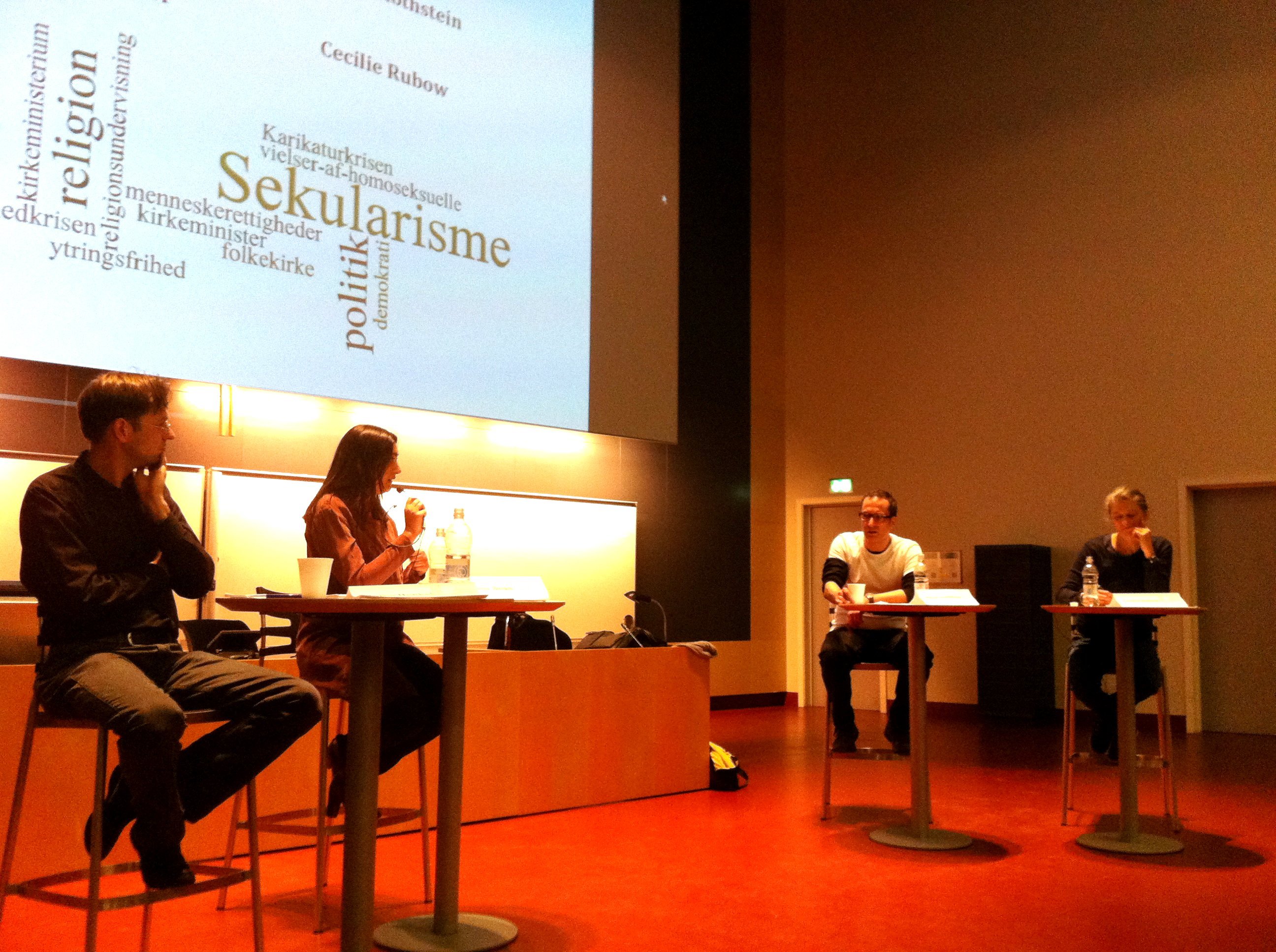 ATEISME-BØLLER - Religionshistoriker Mikael Rothstein argumenterede for at afskaffe teologien og dens religiøse forestillinger på universitetet. Men ifølge politolog Mona Sheikh er det sekularisterne, der er mest dogmatiske i debatten om religionens rolle herhjemme.