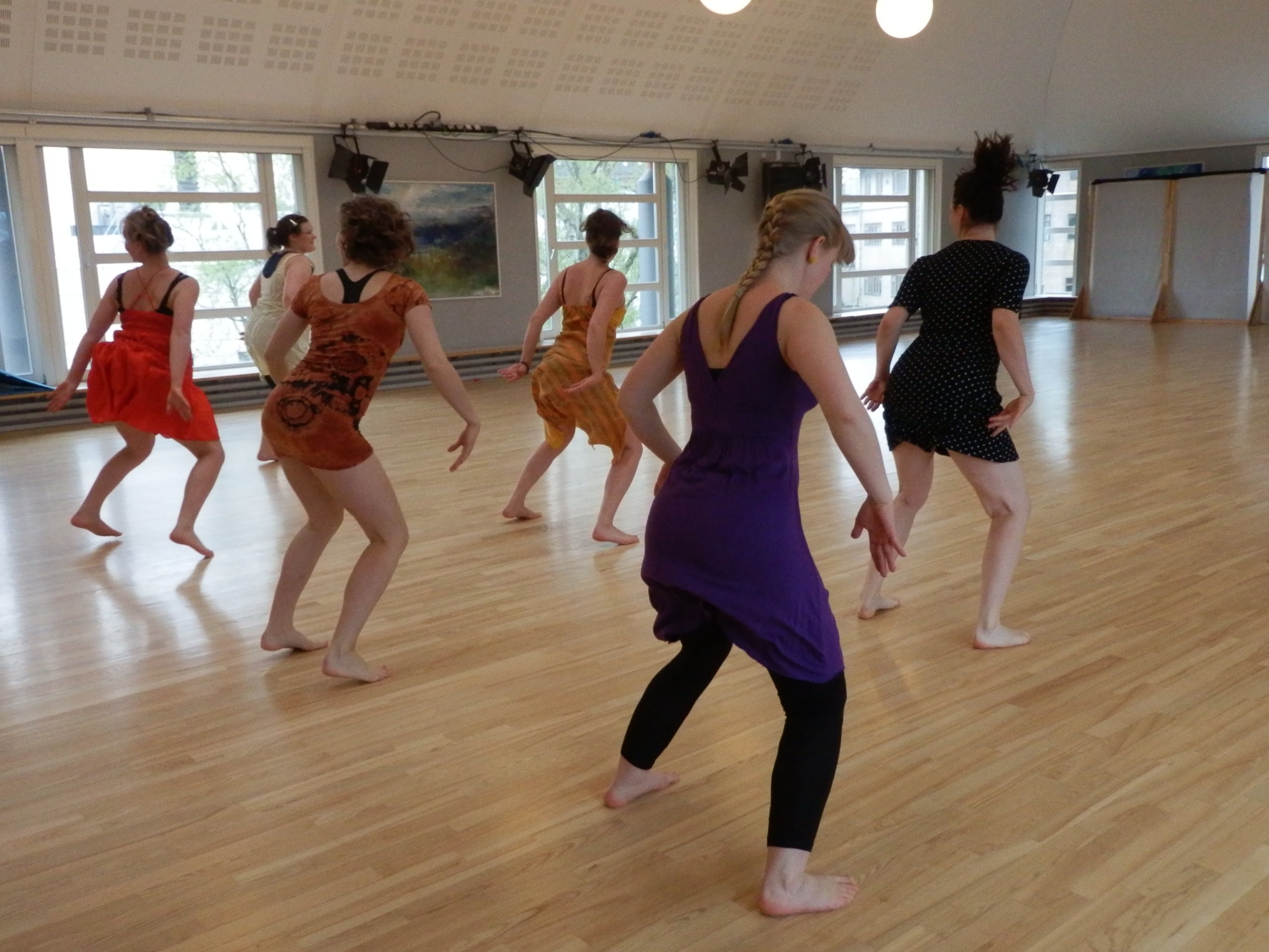 African dance team in synch