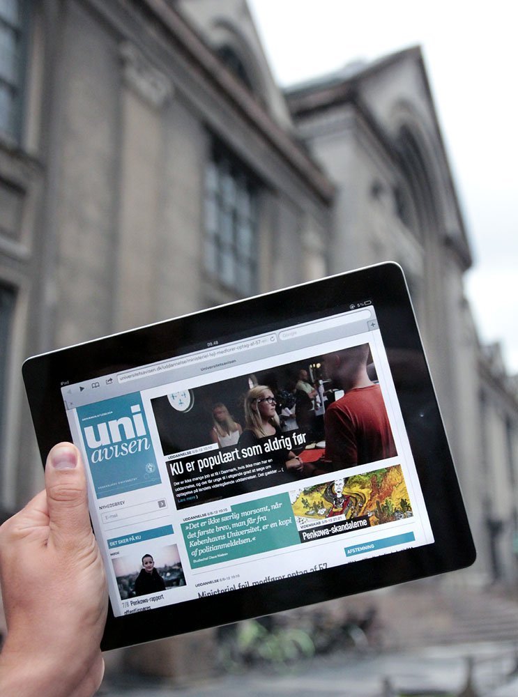 TILPASSET - KU's avis tilpasser sig nu den skærm, du ser den på. Prøv det på din telefon, din tablet, din phablet eller den lille skærm i din chaufførs ryglæn, hvis du har sådan en. 