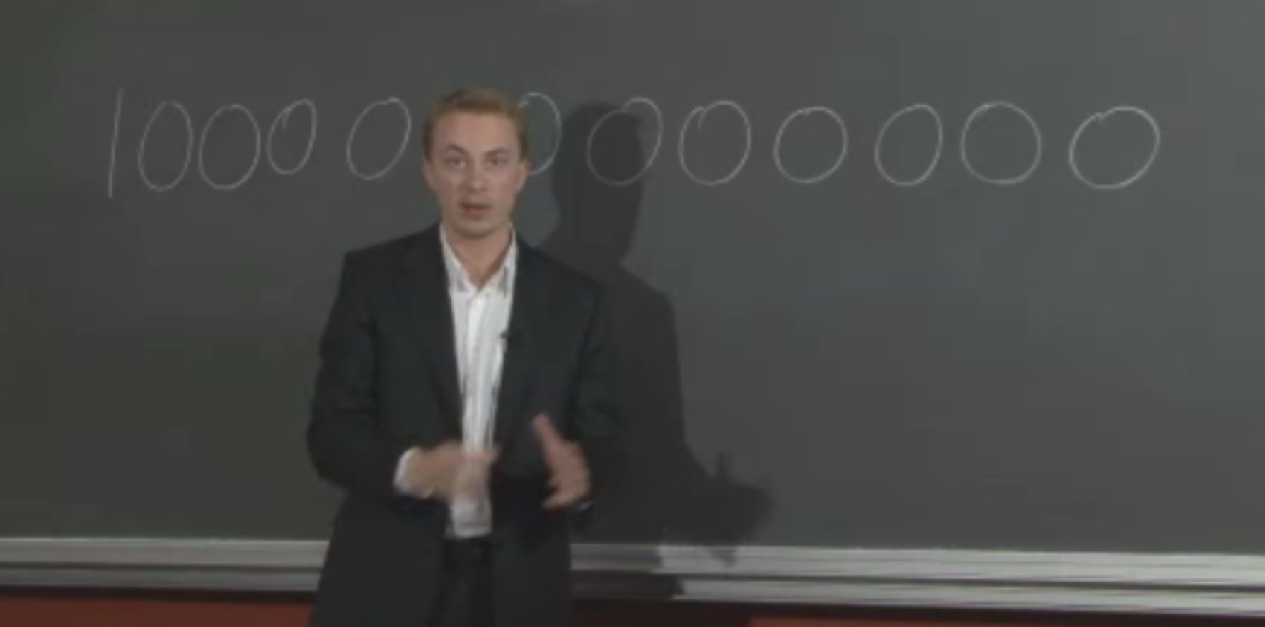 LÆRER - Messerschmidt har allerede undervist i EU-stoffet tidligere, her i et af Det Juridiske Fakultets auditorier, i en EU-kritisk video. De 12 nuller bag et-tallet på tavlen udtrykker det antal kroner, Unionen årligt brænder af.