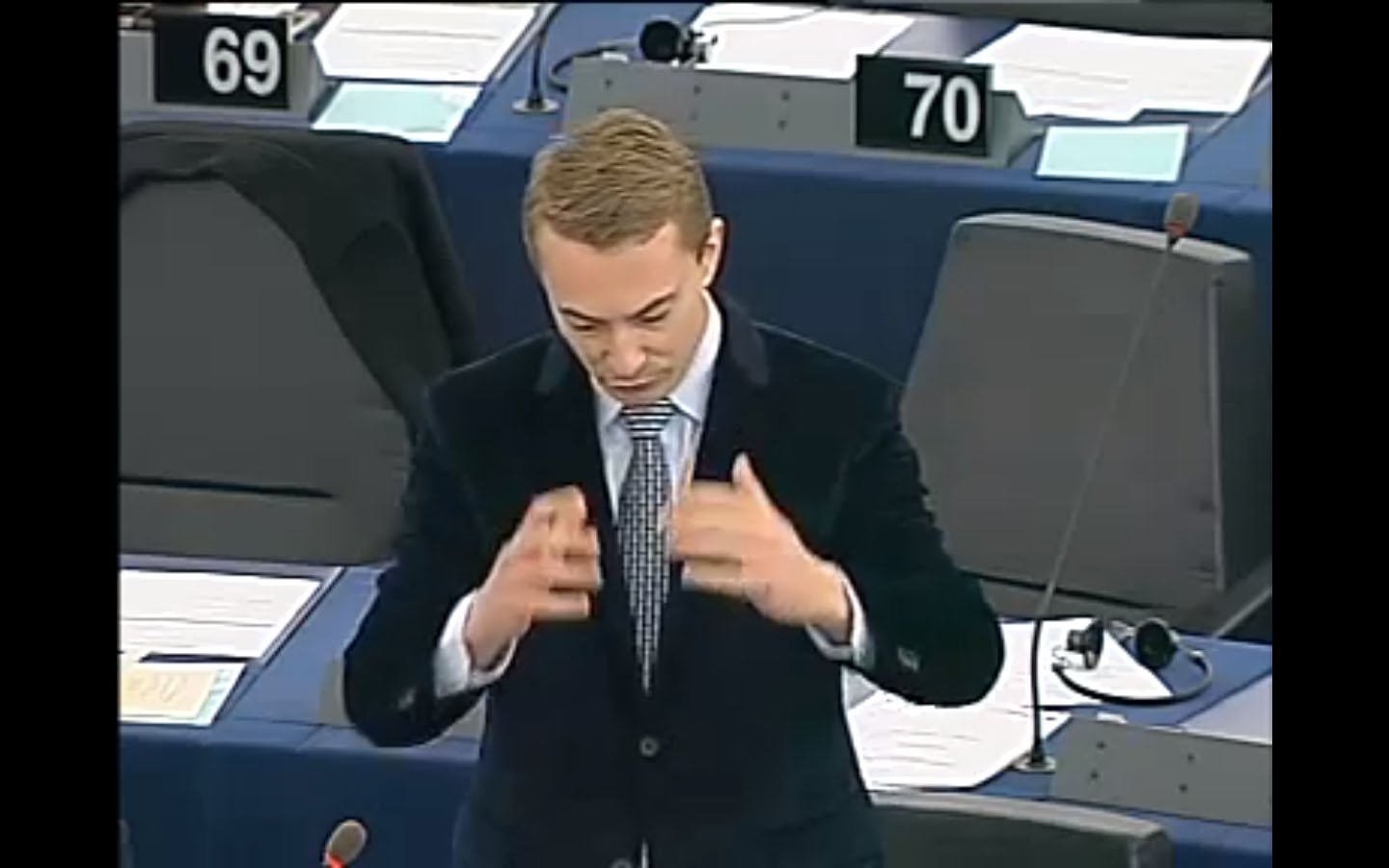 Morten Messerschmidt criticising Danish Prime Minister Helle Thorning-Schmidt in a speech in the European Parliament