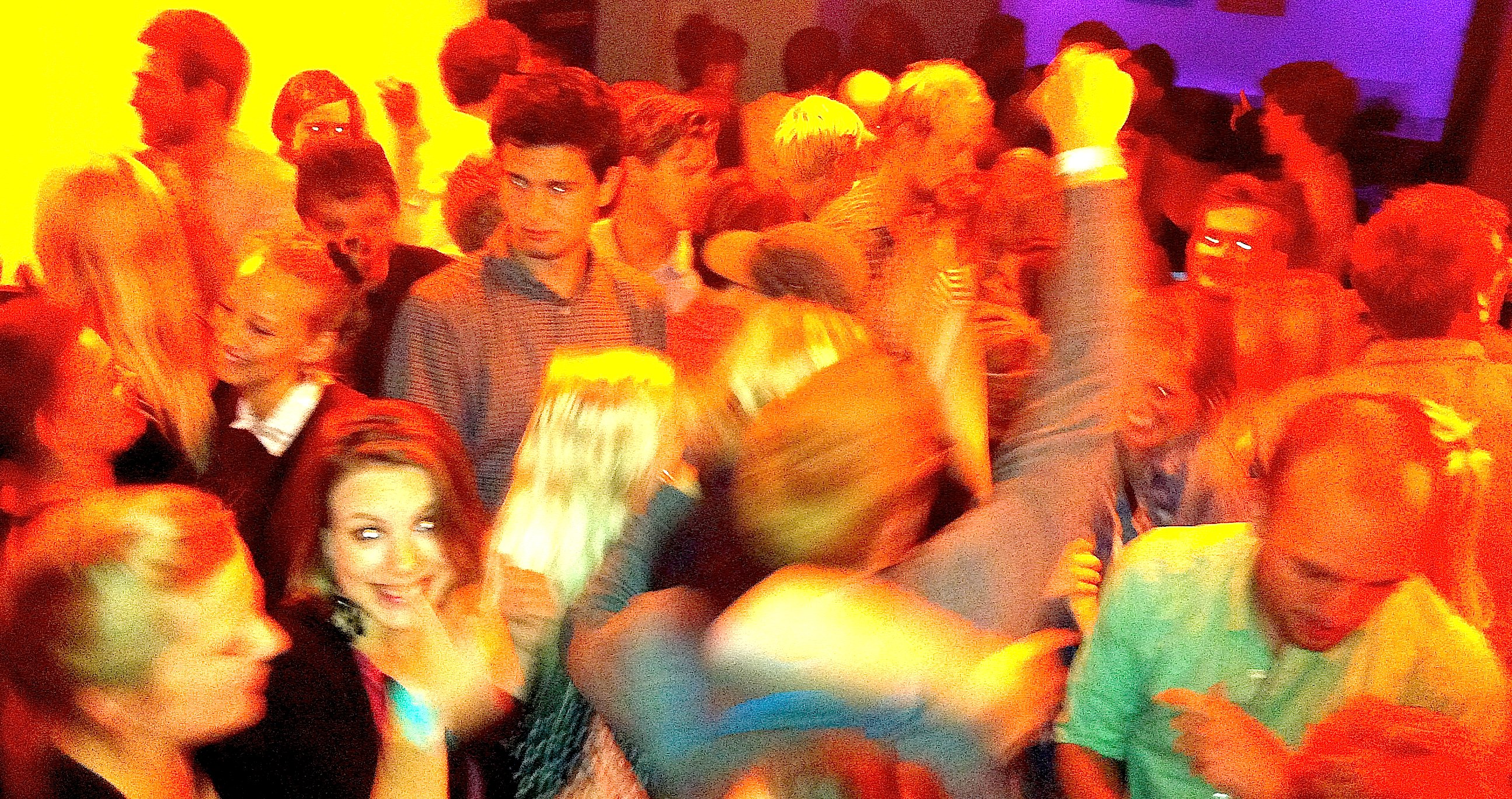 DE RYKKEDE IND - Ude var det koldt og gråt, indendøre nærmest orange.