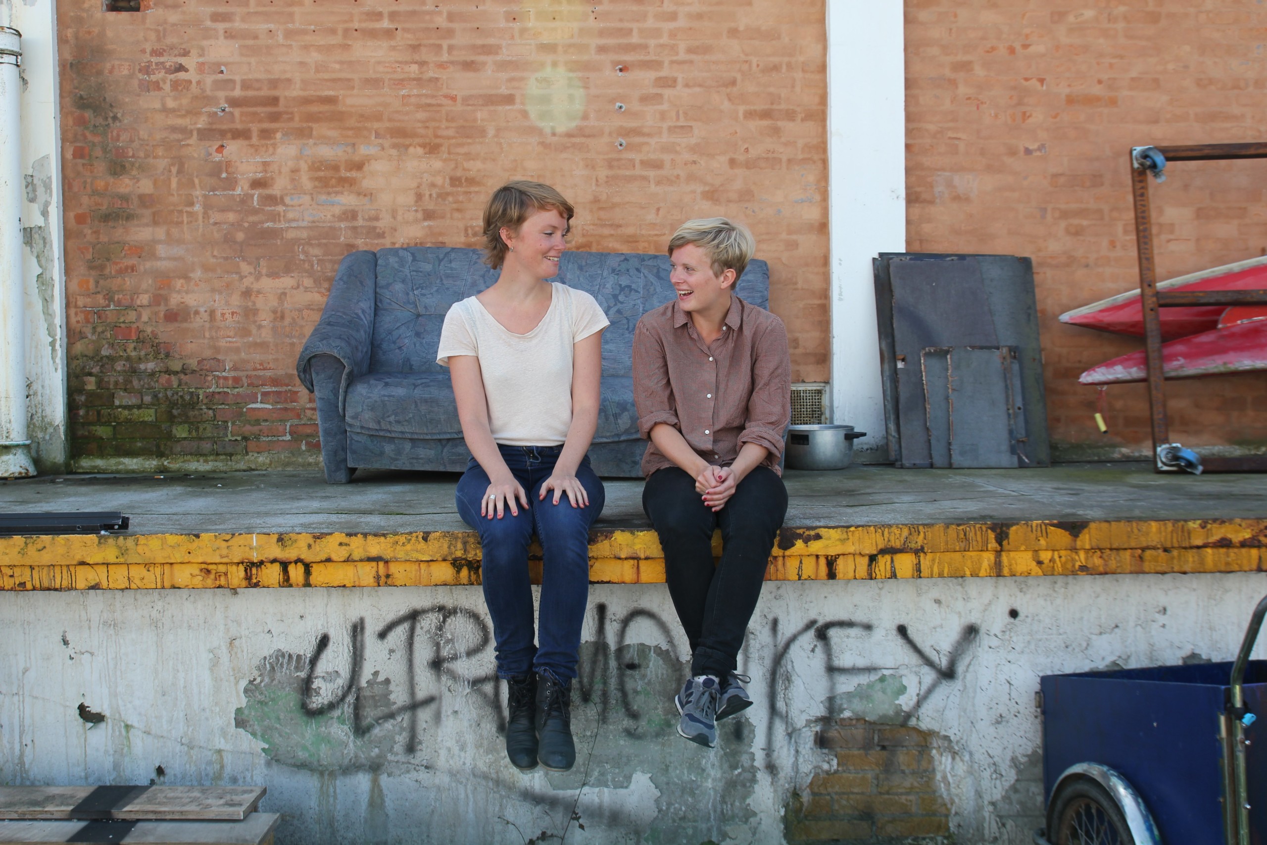 FESTIVAL - To glade studerende Sif Hellerup Madsen (til venstre) og Katrine Møllebæk har knoklet for at realisere deres projektspeciale, som byder på fire dage med koncerter, performances, talks og lyd-events.