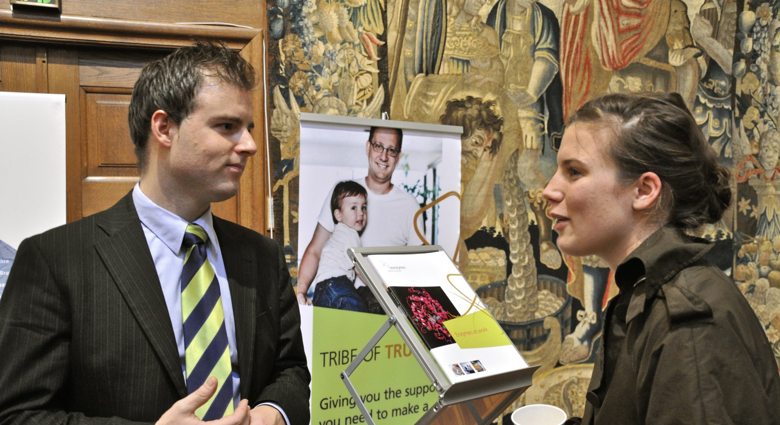 A representative from the Danish Ministry of Foreign Affairs speaks with a KU student at last year's fair