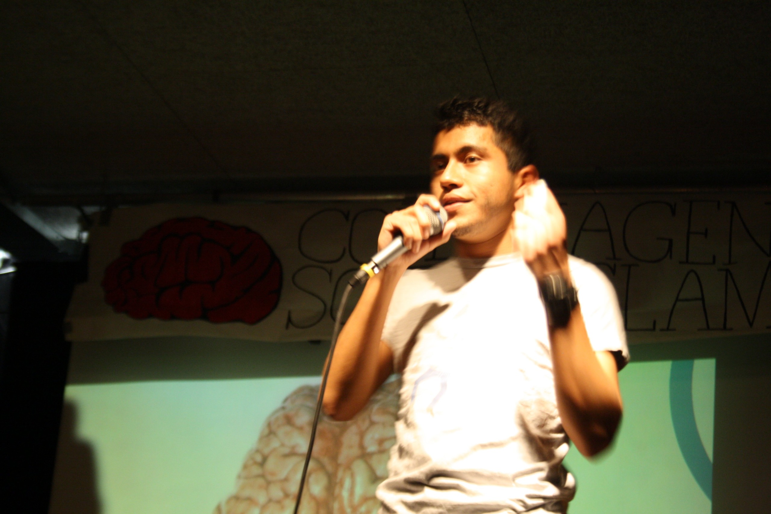 Abdiel Alvarado teaches the audience about neuron manipulation