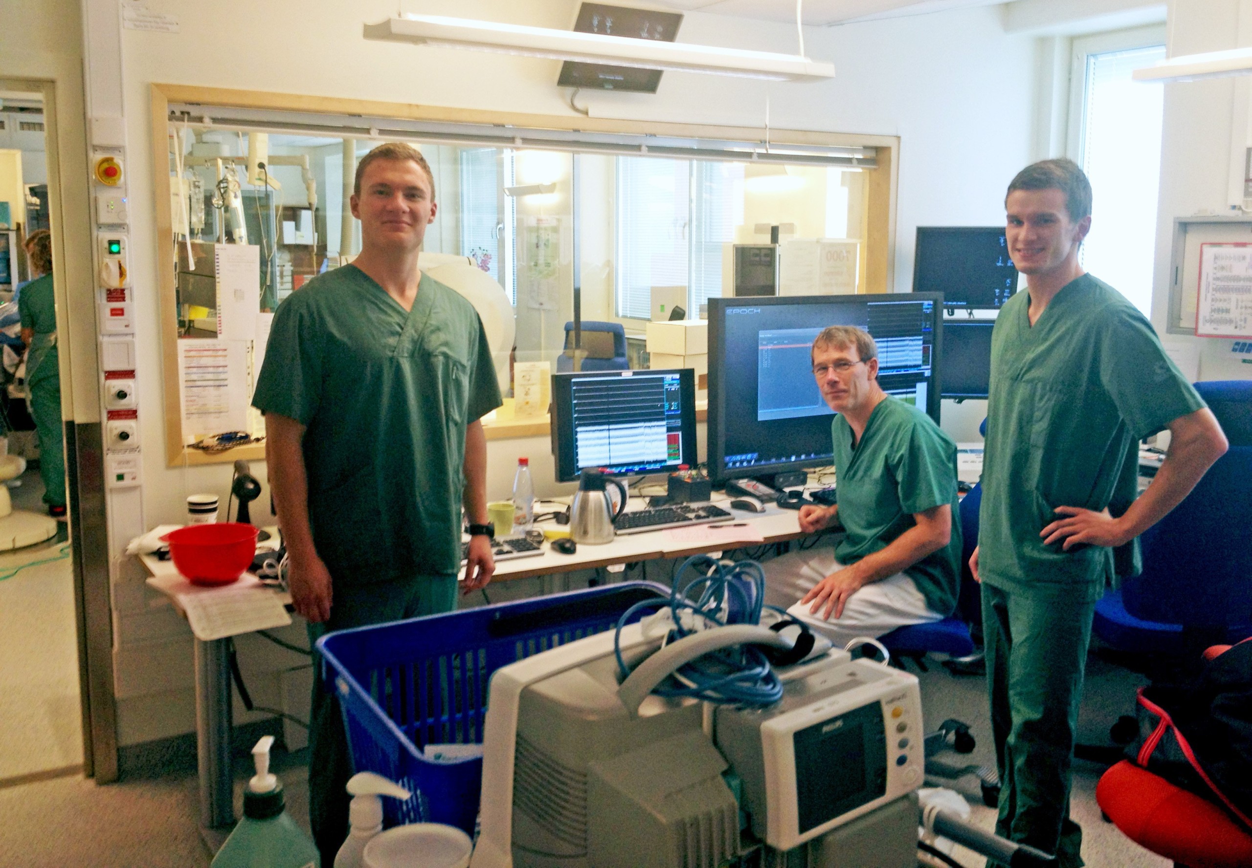 Co-founders of 'WiMed' Rune Paamand (to the right) and Mads Matthiesen (to the left) with a clinic doctor (in the middle).
