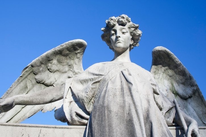 ENGLETRO - Lønligt iblandt os de gå ... Engletroen er stærk - også ikke-troende danskere tror på engle.