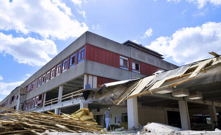 BALLONGYNGER OG KARRUSELLER? - De har muligvis været gode til at rive 'gamle KUA' ned, men Bygningsstyrelsen har til gengæld haft mindre held med at færdiggøre Det Humanistiske Fakultets nye bygninger til tiden.