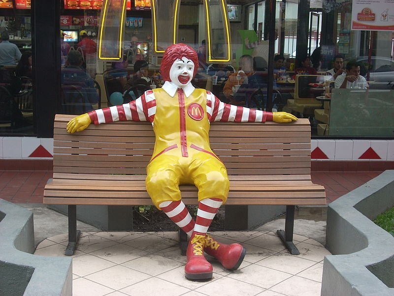 Ronald McDonald on the bench. This picture is not from the Copenhagen branch, but from Quetzaltenango, Guatemala

