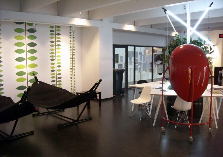 STUDIEMILJØMIDLER - Det tog ikke Universitetsbestyrelsen mange minutter at beslutte, at studiemiljøet skal have smidt fem millioner i nakken. Hvor mange hængekøjer og røde robotter(?) kan de forsøde de studerendes hverdag med i 2013?