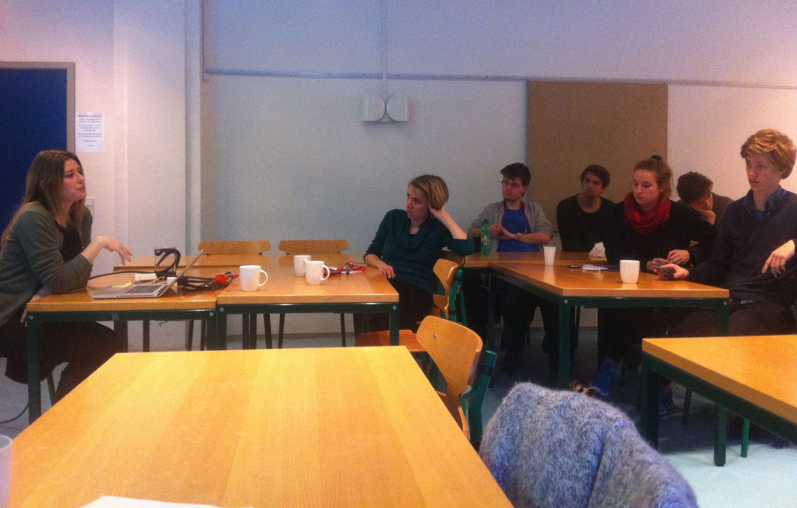 FILOSOFISK DISCIPLIN - I et åndsforladt, anonymt lokale på KUA, disputerer lærde filosoffer akademisk integritet. 