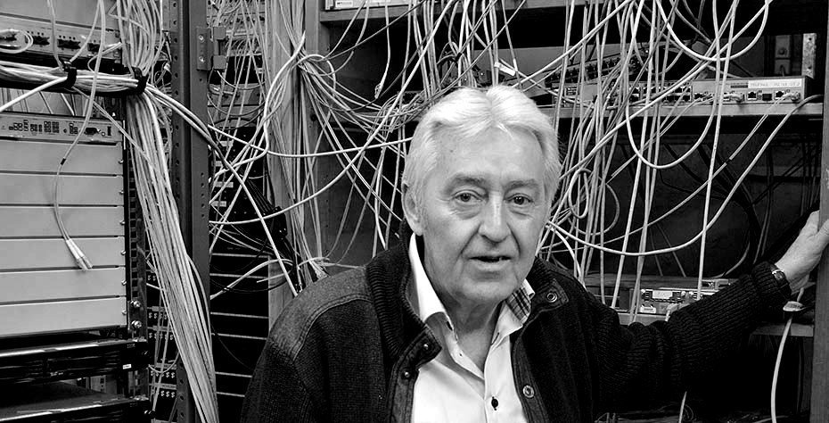 EDB-MAND – Bjarne Nielsen var med, da Københavns Universitet i begyndelsen af 1970'erne installerede sit første computeranlæg. I næsten et halvt århundrede har han været med til at forme universitetets it-udvikling.