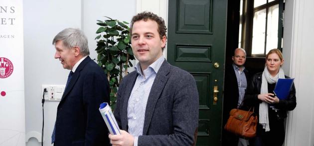 KONTANT - Uddannelsesminister Morten Østergaard returnerer fra barsel med en klar udmelding til de danske studerende. Forbered jer på SU-nedskæringer. 