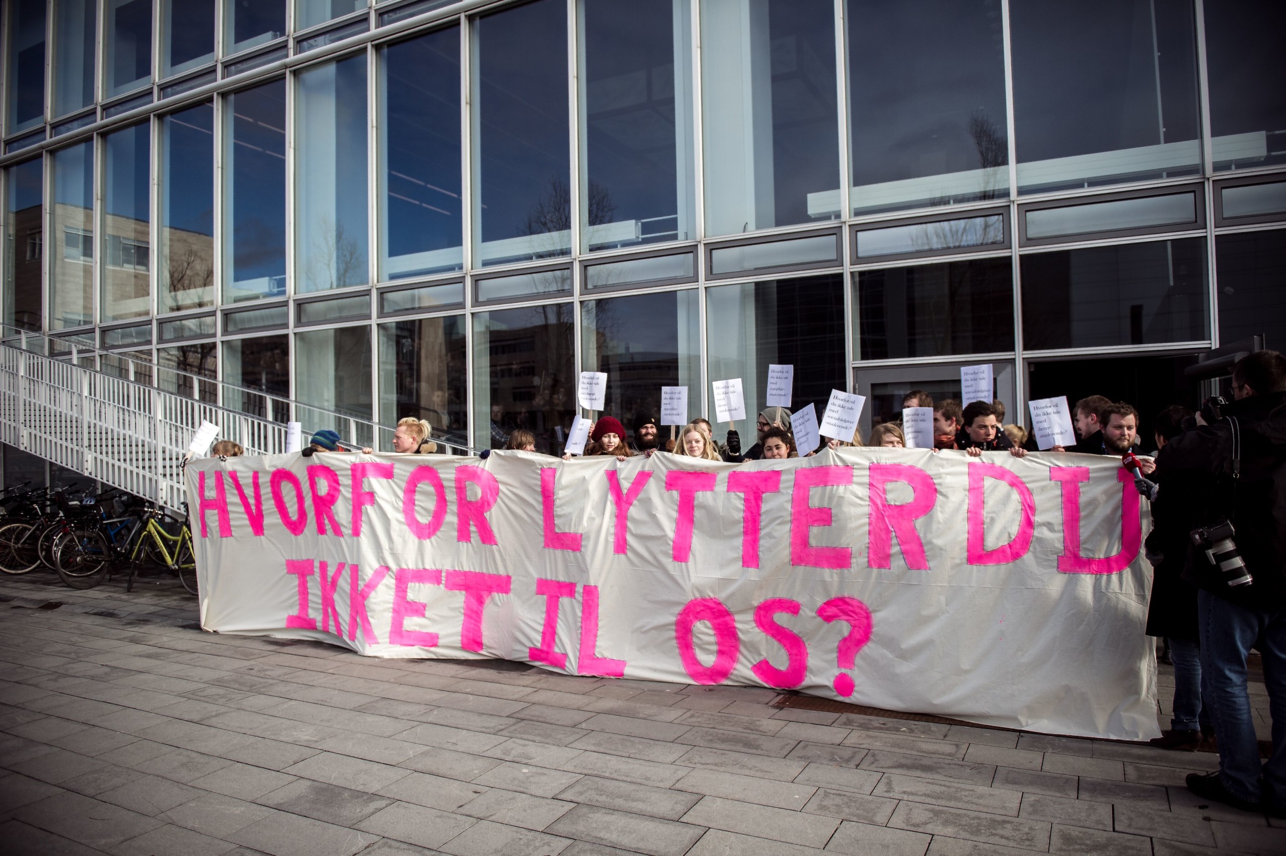 CALL TO ARMS - De forligspartier, der skal vedtage en eventuel SU-reform, er langt fra enige. Derfor er det vigtigt, at de studerende - som her ved SU-debatten på KUA - udtrykker deres modstand mod regeringens udspil, mener Studenterrådet.