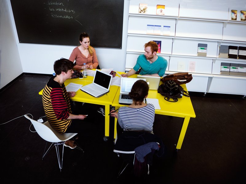Rógvi, Anne Sofie, Maja and Alexandra, students of French, in the ENGEROM library at KUA. A beautiful study environment motivates students to stay longer inside the University buildings, says management