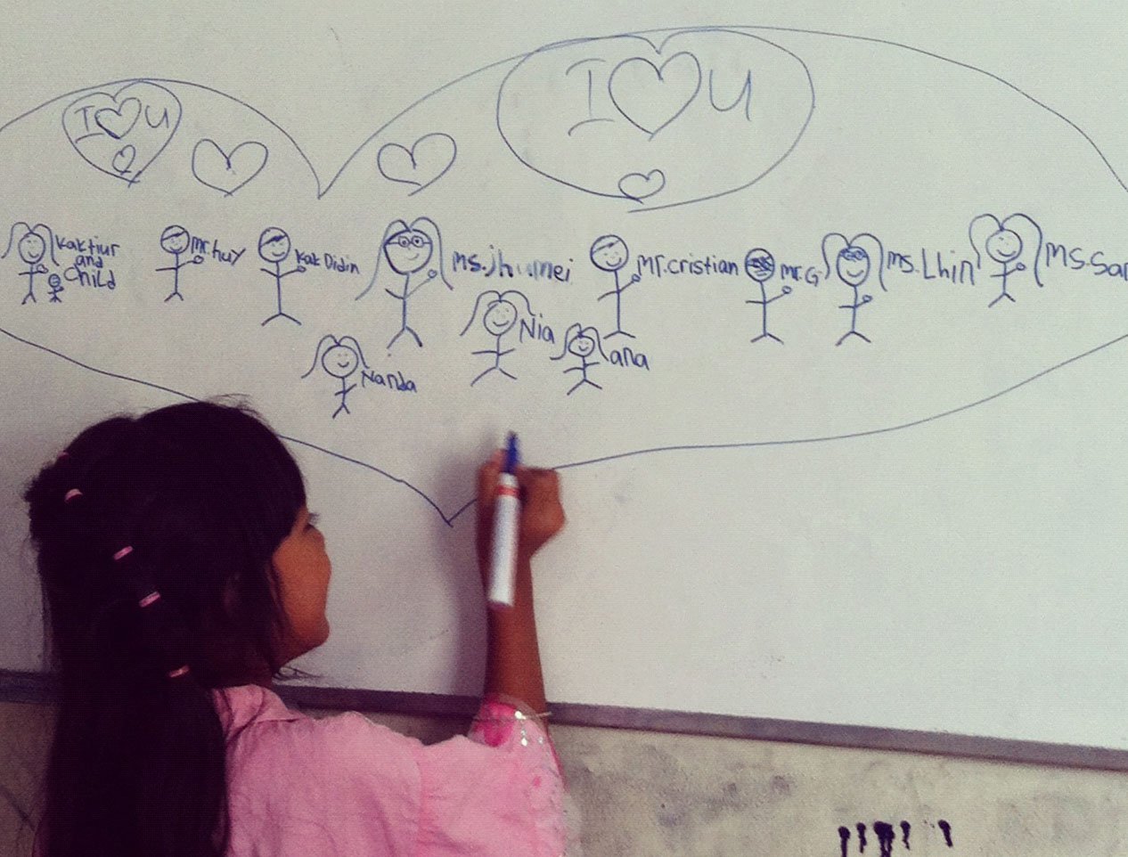 This was the childrens' thank you note on the whiteboard, thanking the teachers and the volunteers on the day I left, explains Zhu Mei