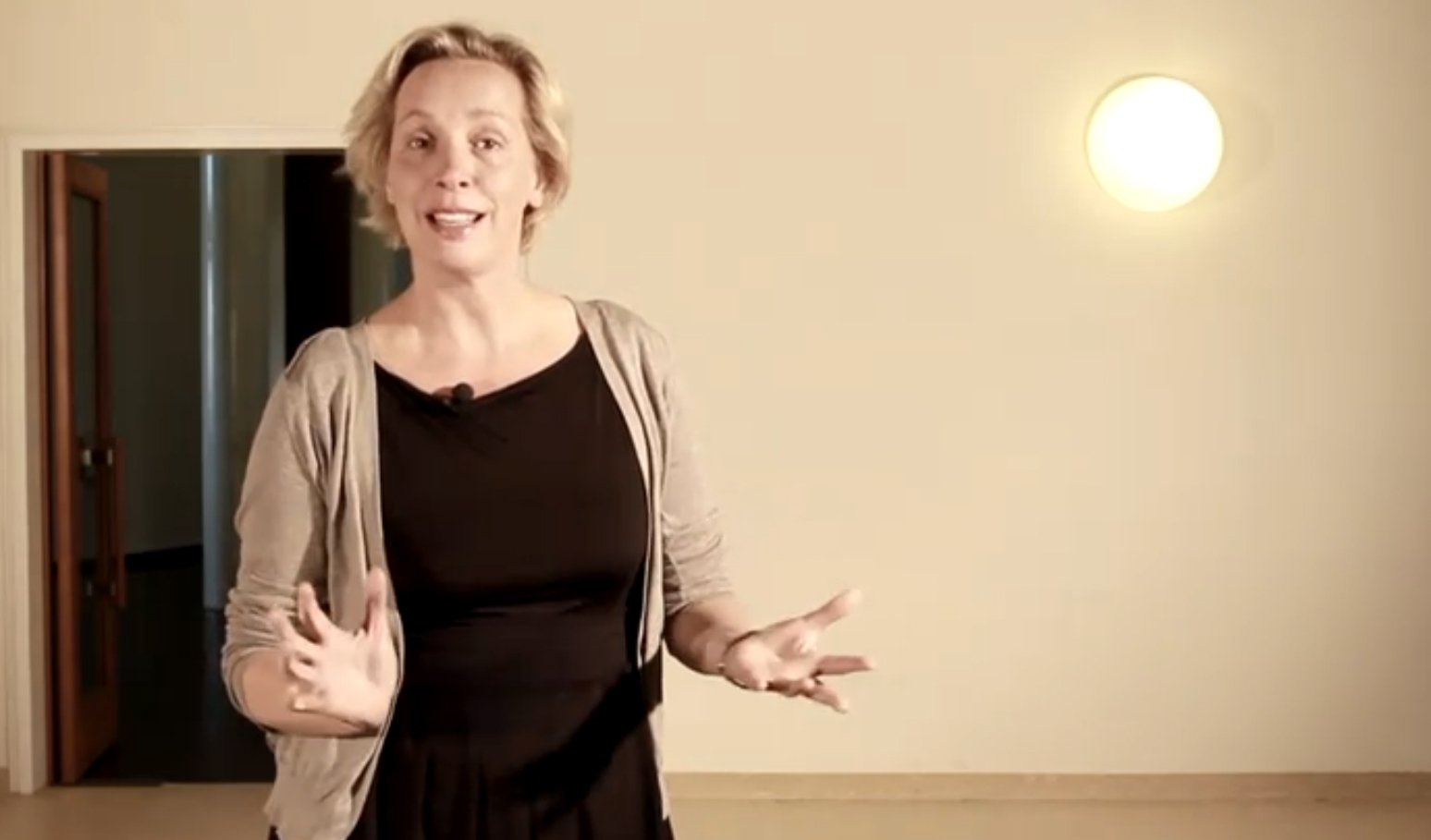 Hanne Harmsen has been active in promoting internationalisation at this university. This is a screenshot from a YouTube campaign by the Ministry of Education promoting study abroad for Danish students