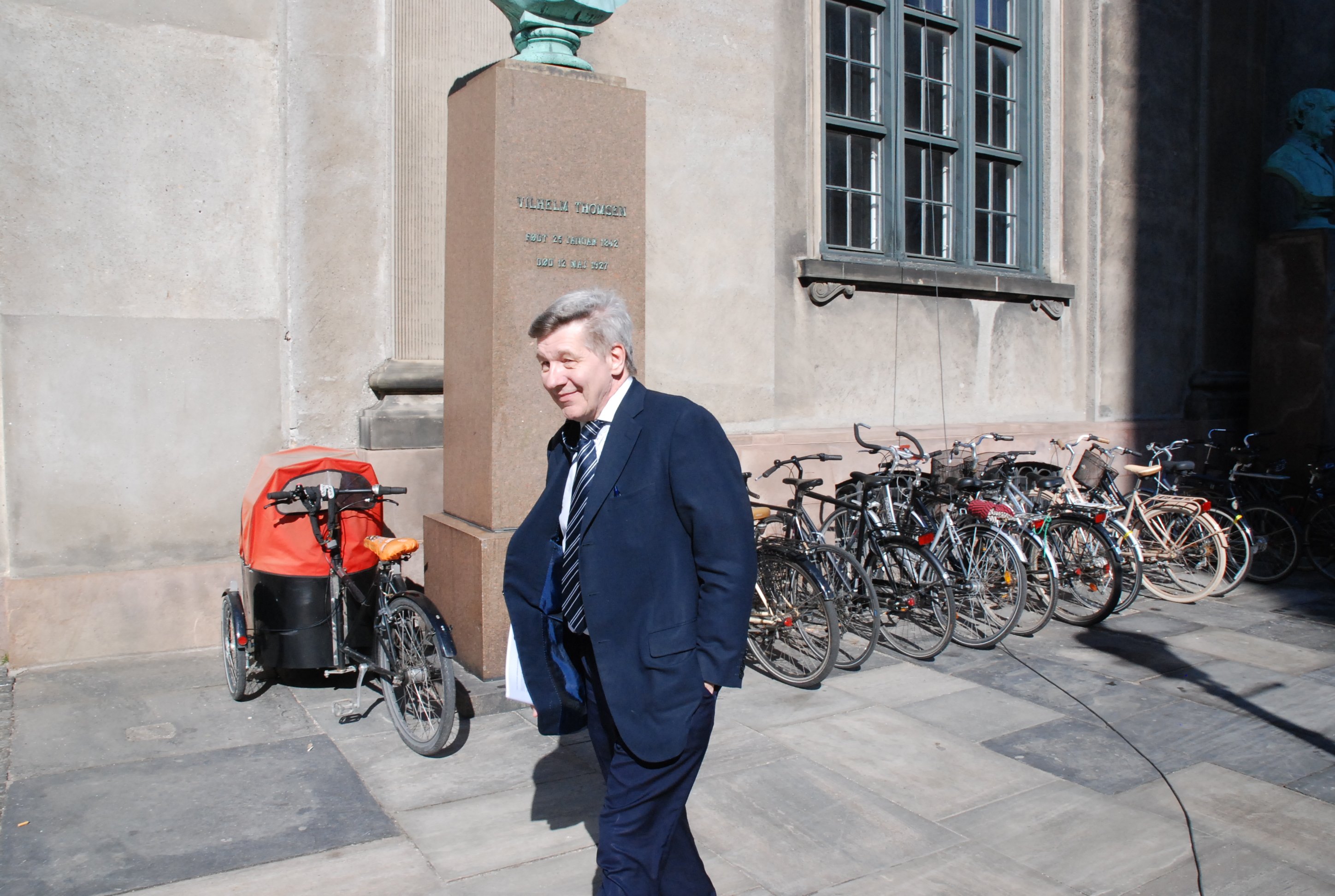 A severance package should be a severance package, in Rector Ralf Hemmingsen's new proposal. The proposal is the latest in a controversy originally erupted in reference to his own contract