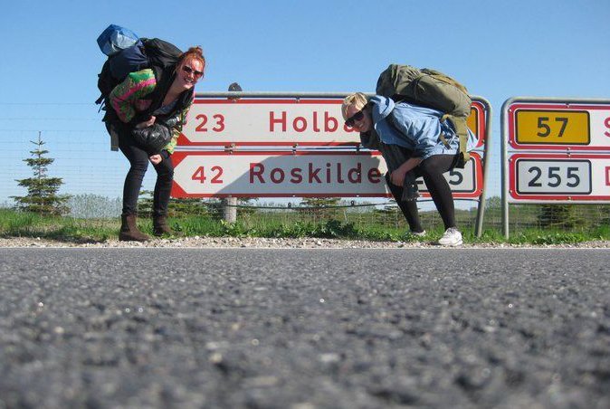 ON THE ROAD - Med ture til Berlin, Amsterdam og Sverige lykkedes det i den grad for KU'eren Freja Borg Drabæk (tv.) at tomle sig langt væk fra de sjællandske motorveje sidste sommer.