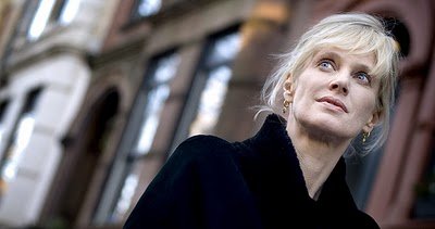 SIN EGEN - Selv om Siri Hustvedt er forfatter til en lang række succesromaner, benyttede flere tilhørere også foredraget til at spørge til indholdet af hendes ægtefælles bøger. Hun er jo gift med Paul Auster, der i 80'erne var amerikansk litteraturs cirka køligste kat. 